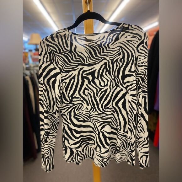 Chico's  Xsmall Black/Animal Print Silk Shirt - Picture 5 of 5